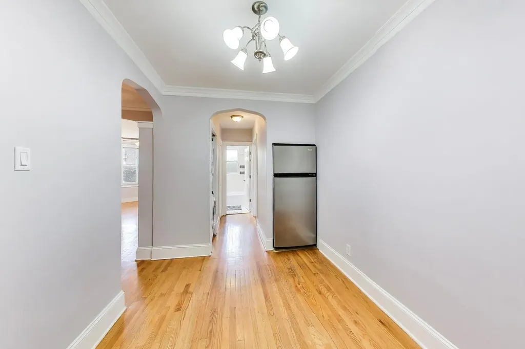 4857 West Roscoe Street Chicago IL 60641