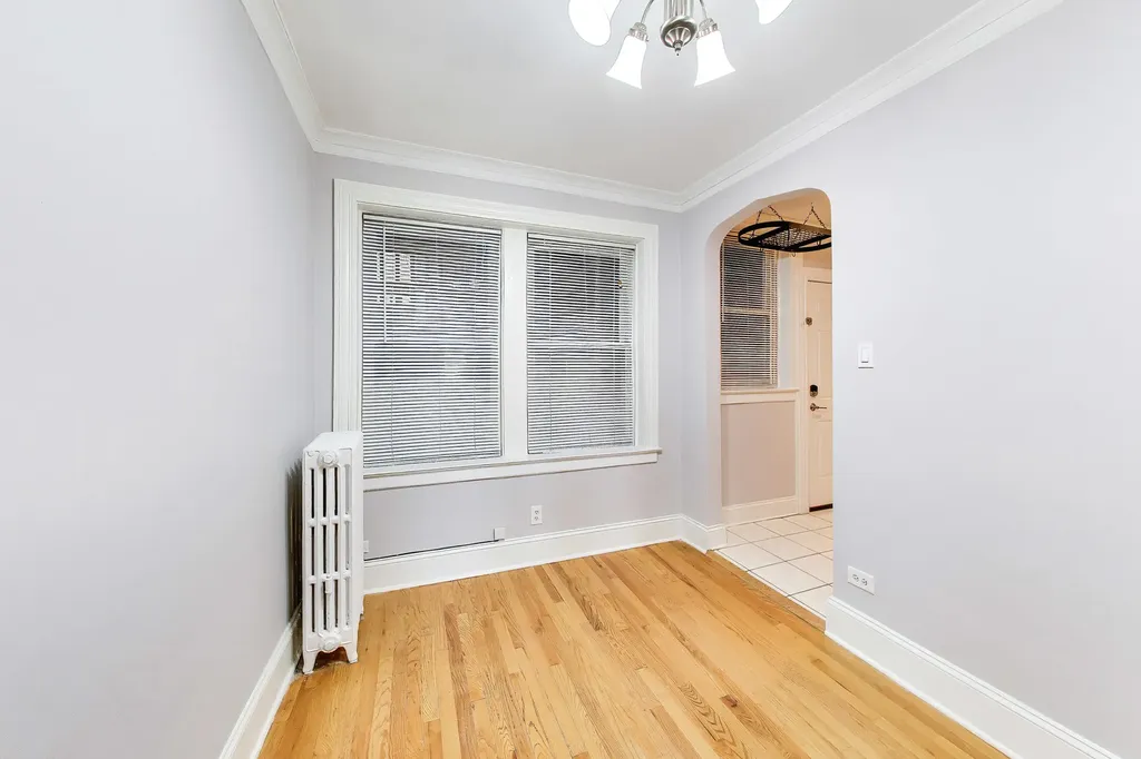 4857 West Roscoe Street Chicago IL 60641