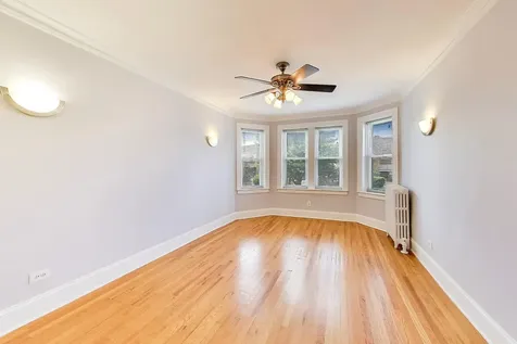 4857 West Roscoe Street Chicago IL 60641
