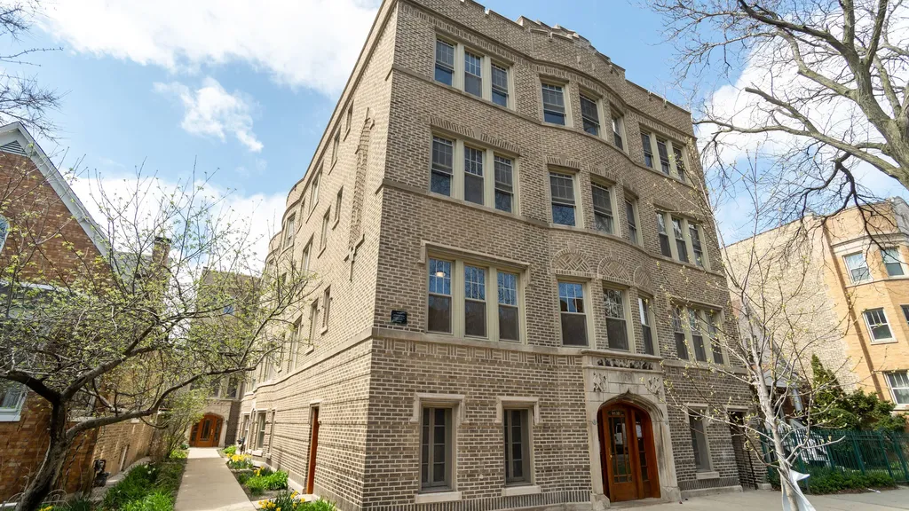 6638 North Glenwood Avenue Chicago IL 60626