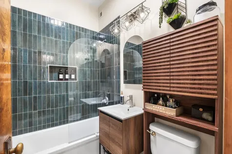 429 West Wellington Avenue Chicago IL 60657
