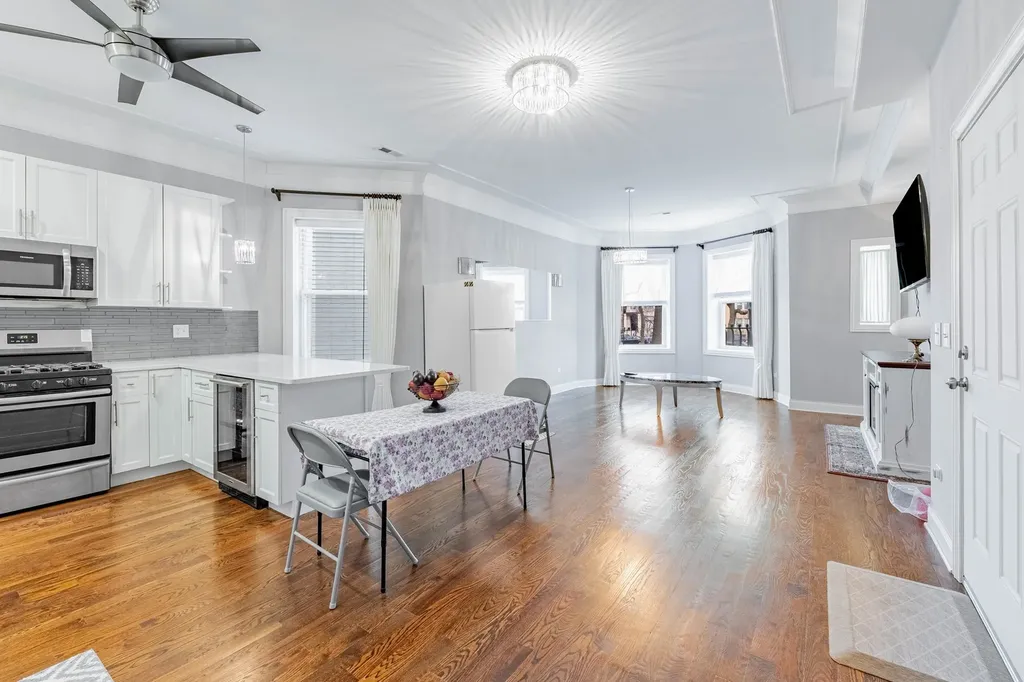 4518 South King Drive Chicago IL 60653