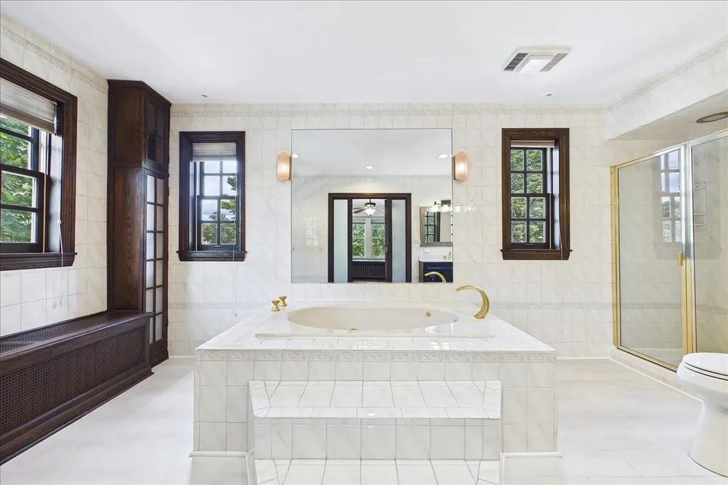 5873 North Forest Glen Avenue Chicago IL 60646