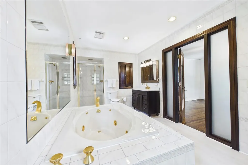 5873 North Forest Glen Avenue Chicago IL 60646