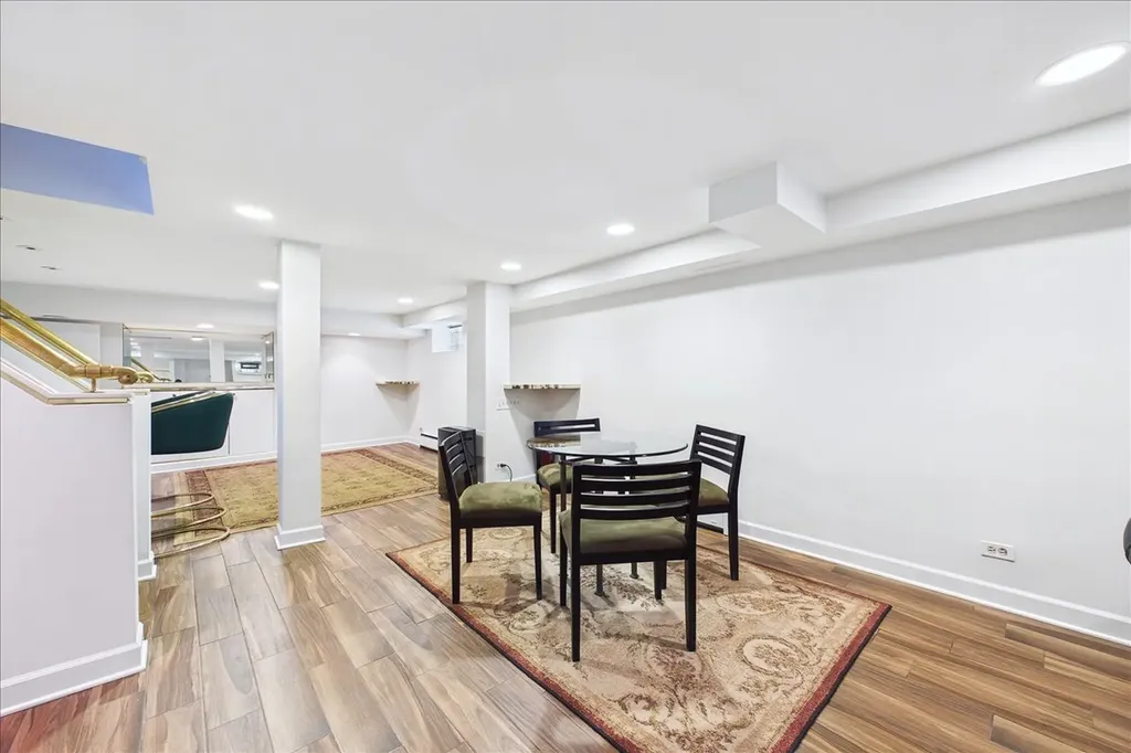 5873 North Forest Glen Avenue Chicago IL 60646