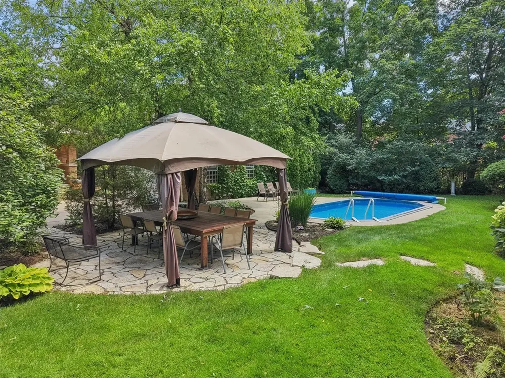 5873 North Forest Glen Avenue Chicago IL 60646