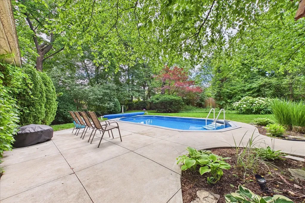 5873 North Forest Glen Avenue Chicago IL 60646