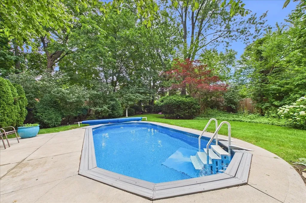 5873 North Forest Glen Avenue Chicago IL 60646