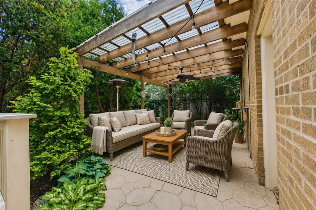 5873 North Forest Glen Avenue Chicago IL 60646