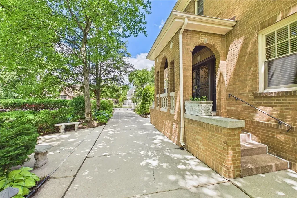 5873 North Forest Glen Avenue Chicago IL 60646