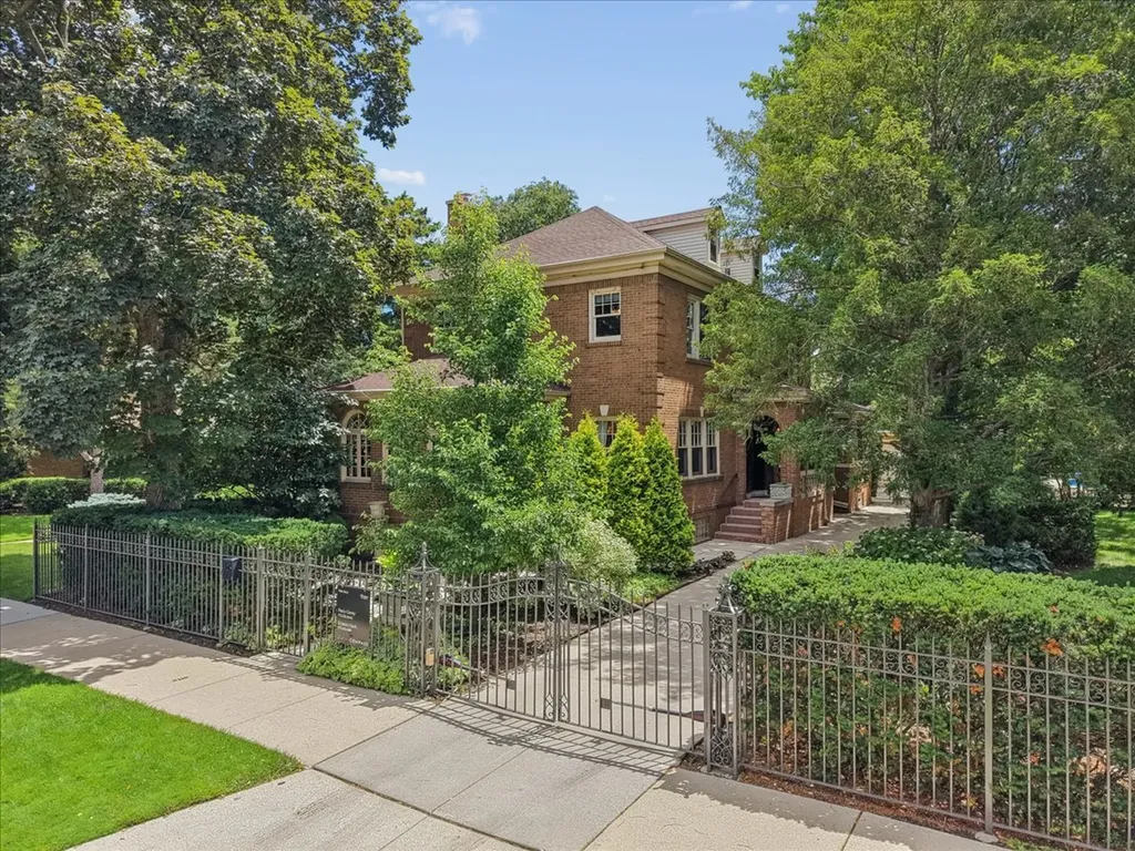 5873 North Forest Glen Avenue Chicago IL 60646