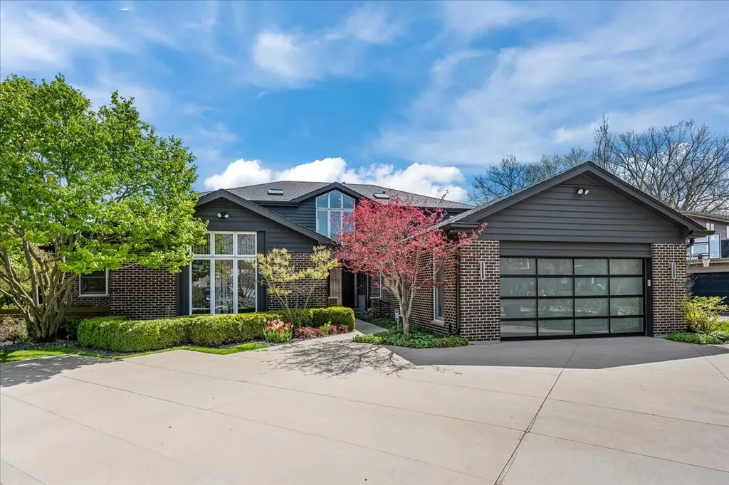 1755 Overland Trail Deerfield IL 60015