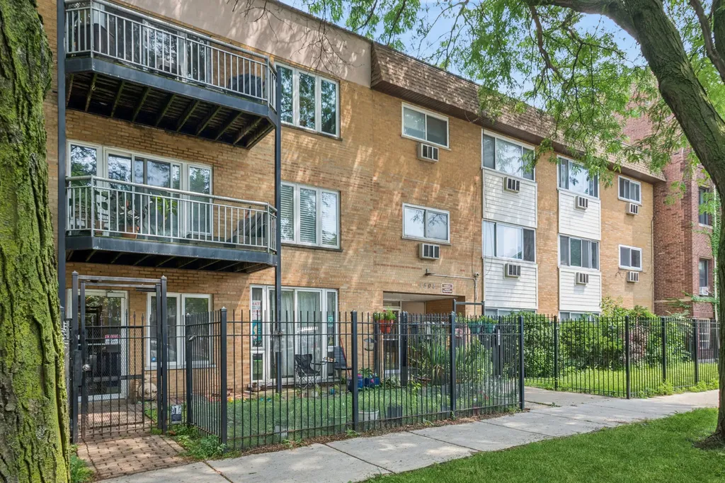 1514 West Pratt Boulevard Chicago IL 60626
