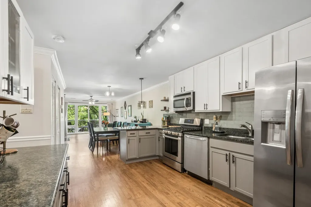 1514 West Pratt Boulevard Chicago IL 60626