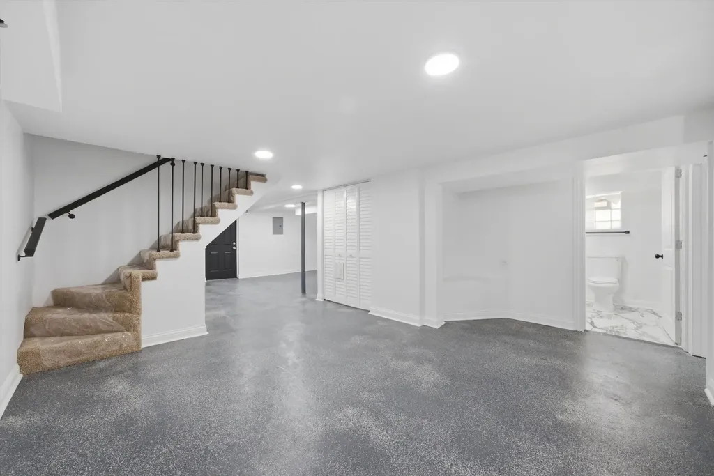 6604 South Rockwell Street Chicago IL 60629