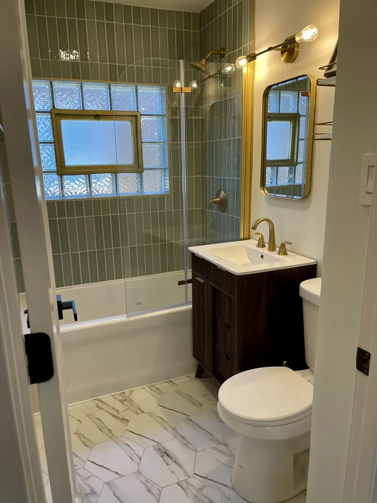 8739 South Bennett Avenue Chicago IL 60617