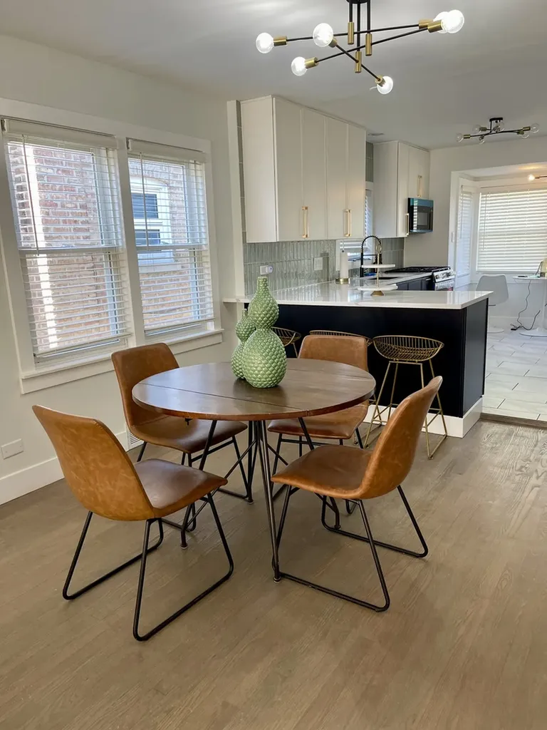 8739 South Bennett Avenue Chicago IL 60617
