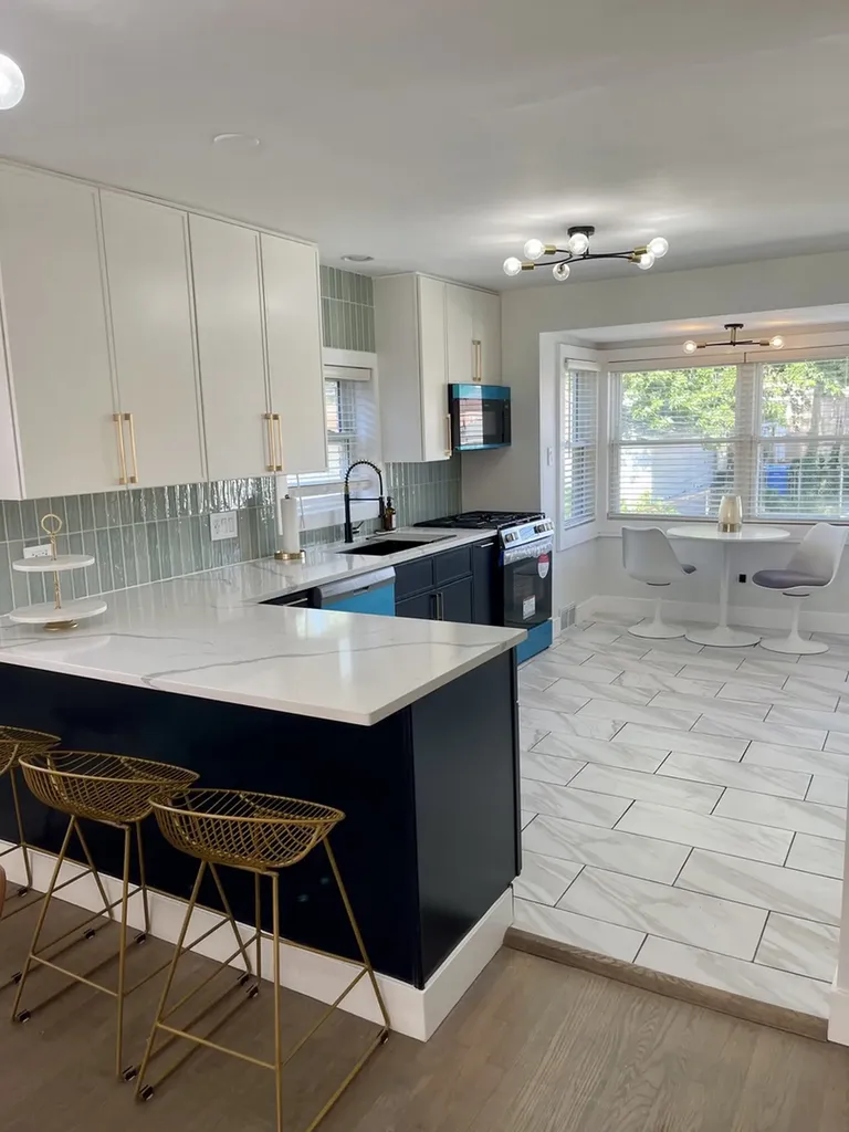 8739 South Bennett Avenue Chicago IL 60617