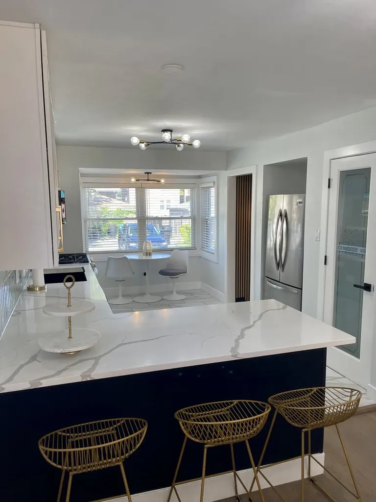 8739 South Bennett Avenue Chicago IL 60617
