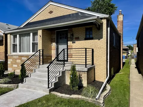 8739 South Bennett Avenue Chicago IL 60617