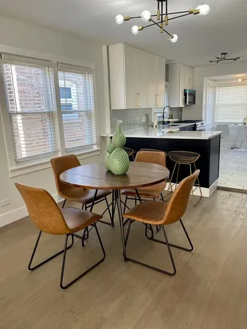 8739 South Bennett Avenue Chicago IL 60617