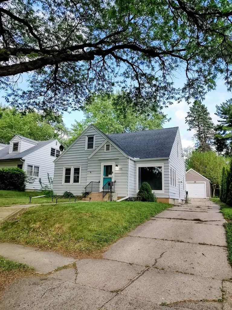 1826 Ohio Parkway Rockford IL 61108