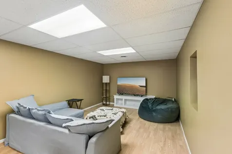 152 Ranney Avenue Vernon Hills IL 60061