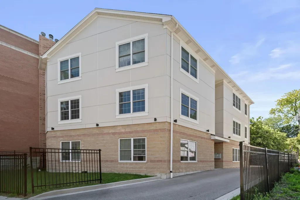 7441 North Rogers Avenue Chicago IL 60626