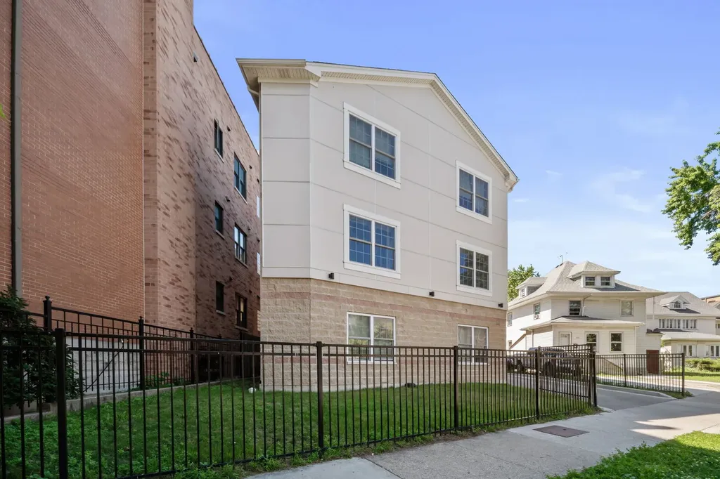 7441 North Rogers Avenue Chicago IL 60626
