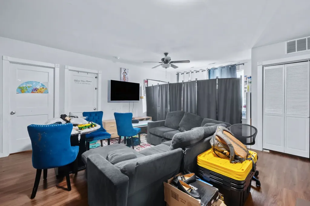 7441 North Rogers Avenue Chicago IL 60626