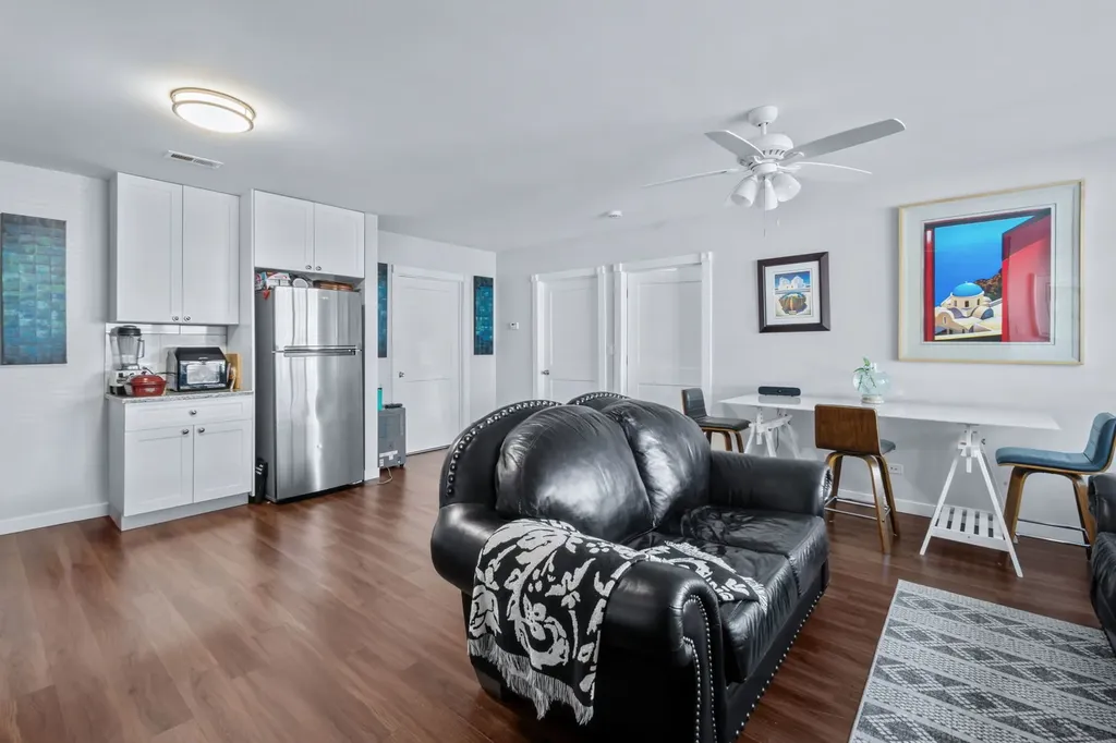 7441 North Rogers Avenue Chicago IL 60626