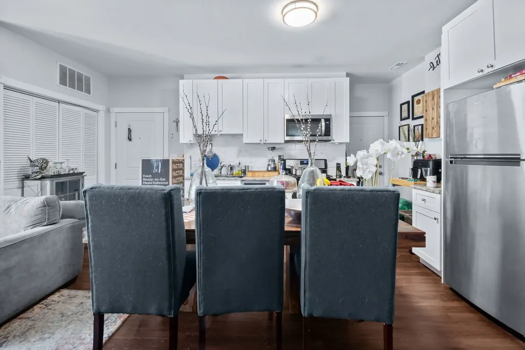 7441 North Rogers Avenue Chicago IL 60626