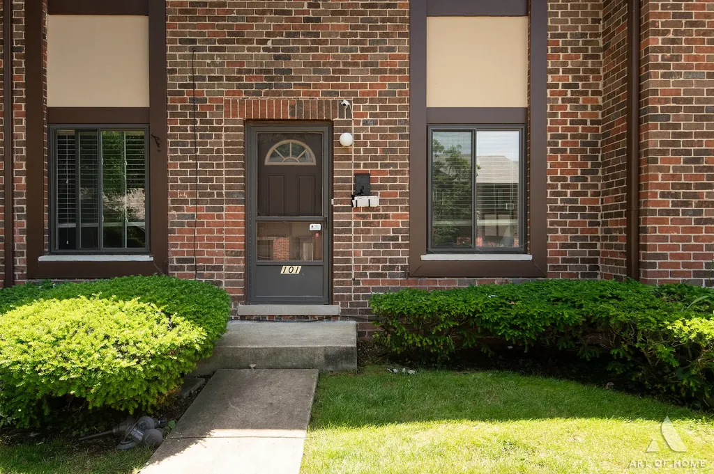 18W101 Standish Lane Villa Park IL 60181