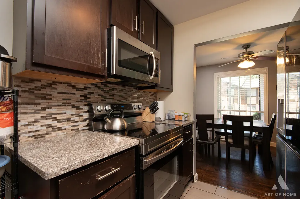 18W101 Standish Lane Villa Park IL 60181