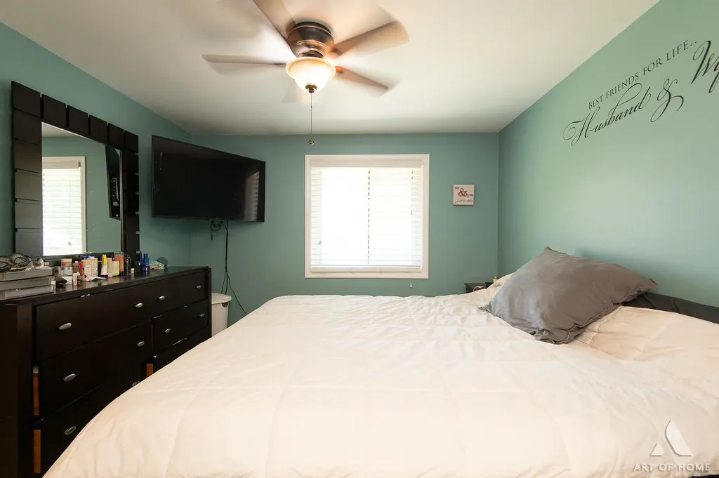 18W101 Standish Lane Villa Park IL 60181