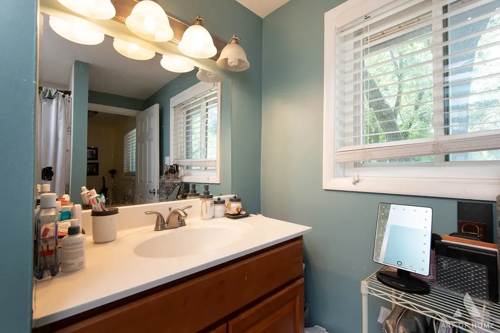 18W101 Standish Lane Villa Park IL 60181