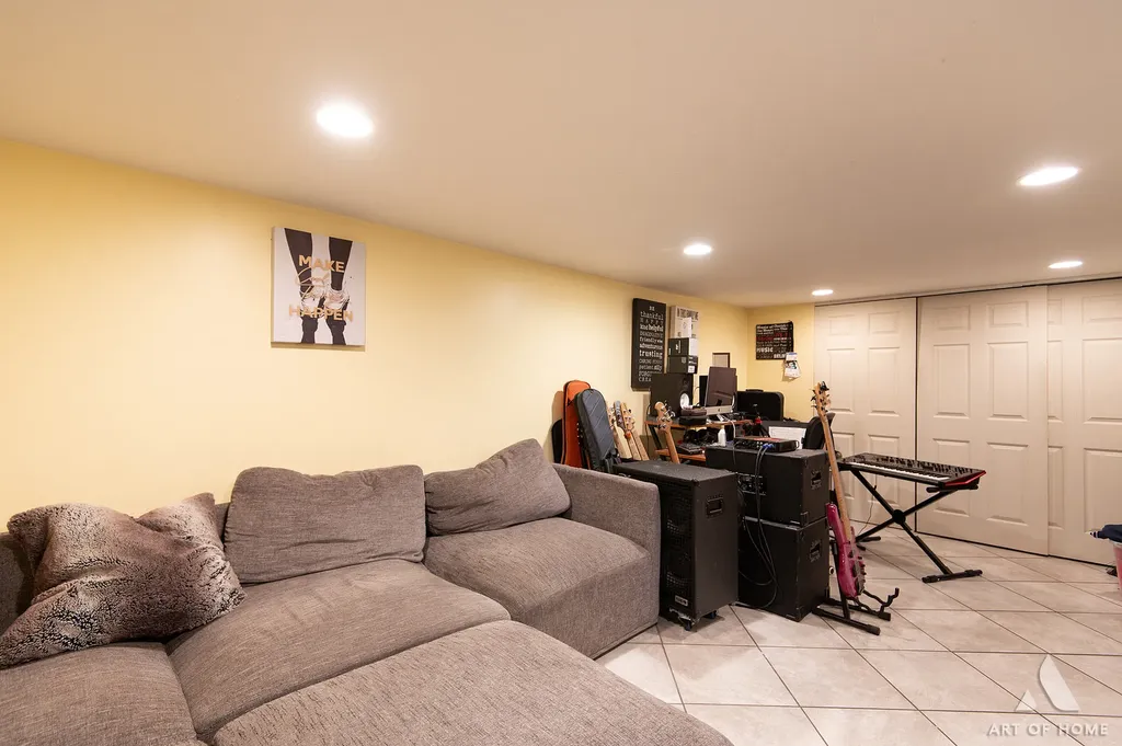 18W101 Standish Lane Villa Park IL 60181