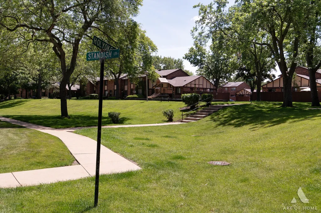 18W101 Standish Lane Villa Park IL 60181