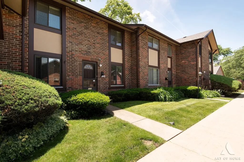 18W101 Standish Lane Villa Park IL 60181