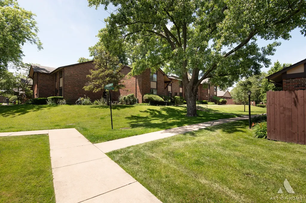 18W101 Standish Lane Villa Park IL 60181