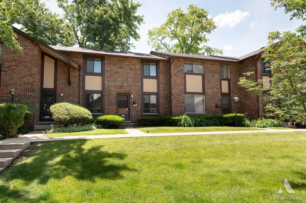 18W101 Standish Lane Villa Park IL 60181