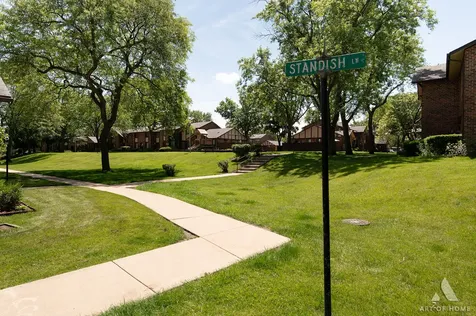 18W101 Standish Lane Villa Park IL 60181