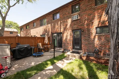 18W101 Standish Lane Villa Park IL 60181
