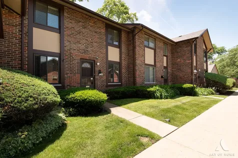 18W101 Standish Lane Villa Park IL 60181
