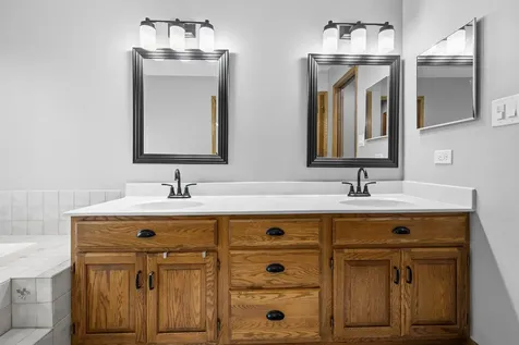938 Stonehaven Court Elgin IL 60124