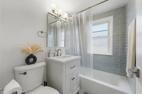 221 South Maple Avenue Oak Park IL 60302