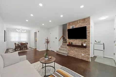 221 South Maple Avenue Oak Park IL 60302