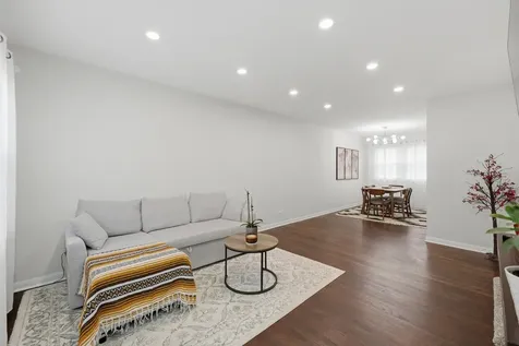 221 South Maple Avenue Oak Park IL 60302