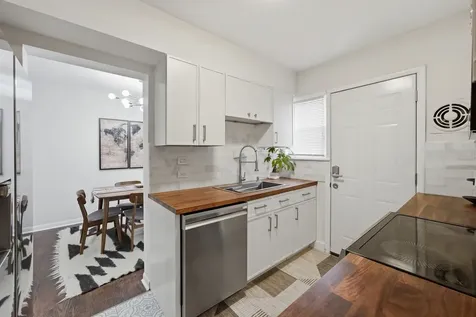 221 South Maple Avenue Oak Park IL 60302