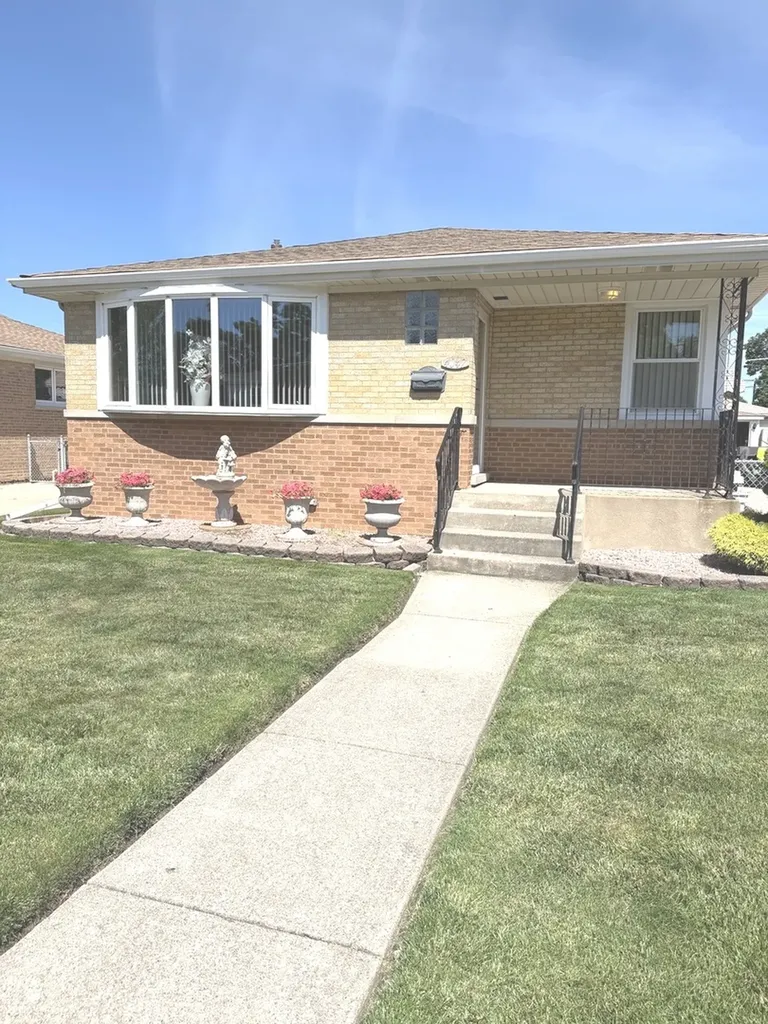 4047 Denley Avenue Schiller Park IL 60176